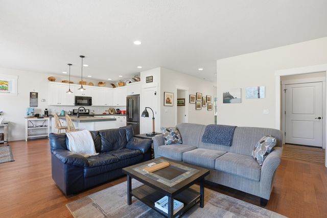 1227 NE Hoover Loop, Bend, OR 97701