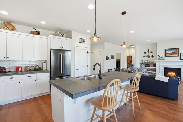 1227 NE Hoover Loop, Bend, OR 97701