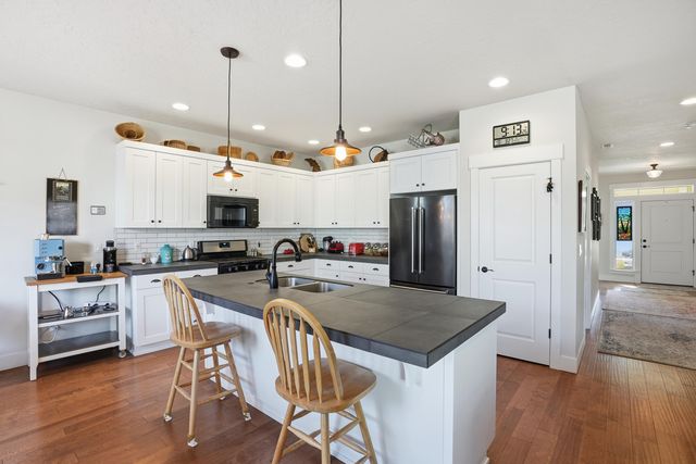 1227 NE Hoover Loop, Bend, OR 97701