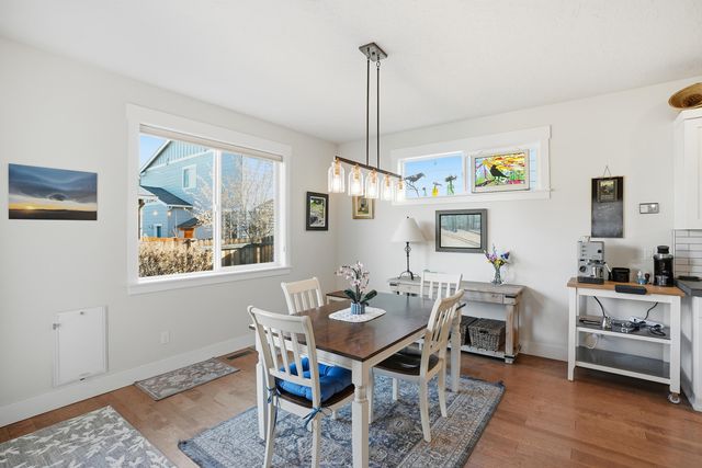 1227 NE Hoover Loop, Bend, OR 97701