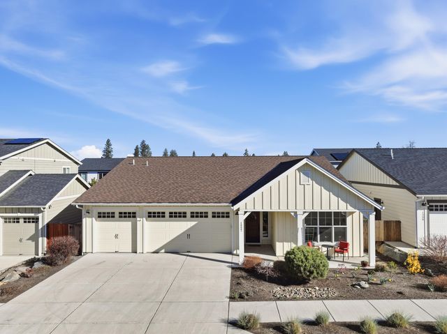 1227 NE Hoover Loop, Bend, OR 97701