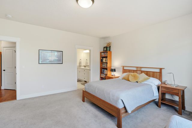 1227 NE Hoover Loop, Bend, OR 97701