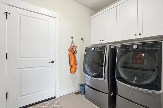 1227 NE Hoover Loop, Bend, OR 97701