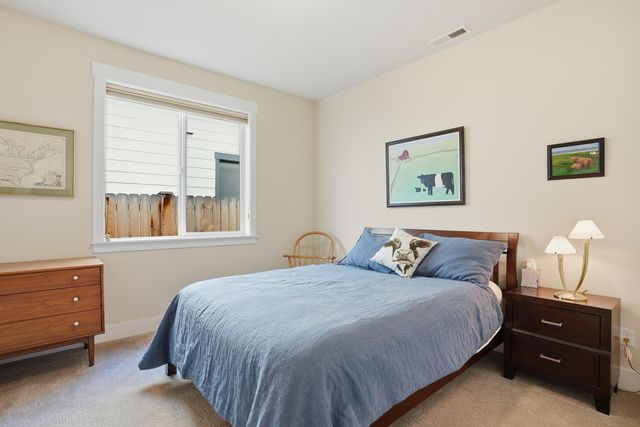 1227 NE Hoover Loop, Bend, OR 97701