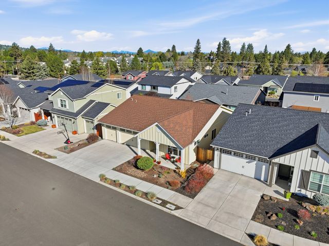 1227 NE Hoover Loop, Bend, OR 97701