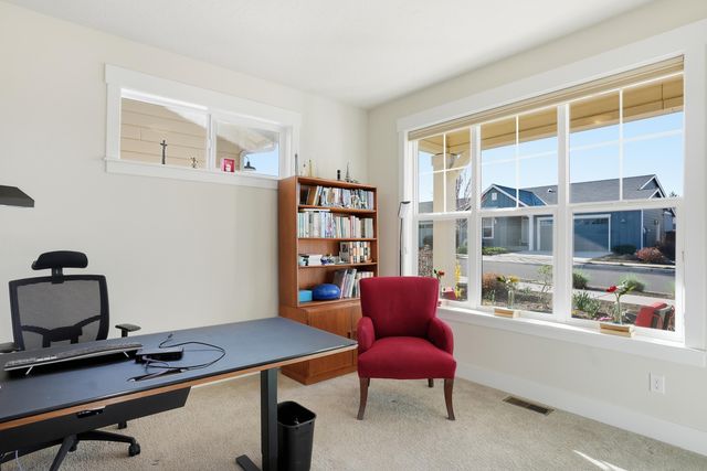 1227 NE Hoover Loop, Bend, OR 97701