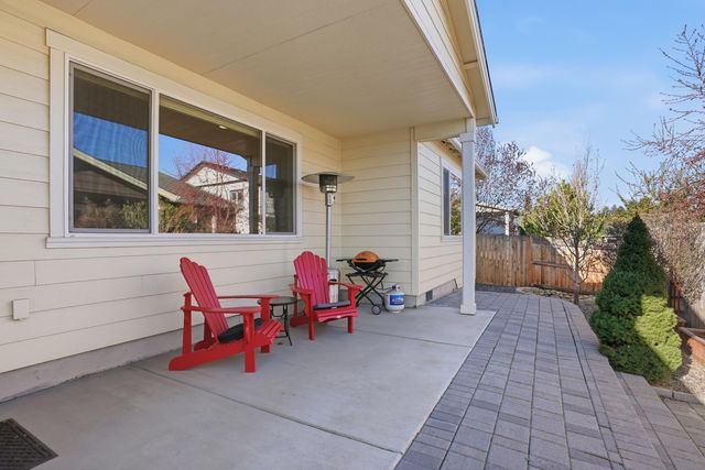 1227 NE Hoover Loop, Bend, OR 97701