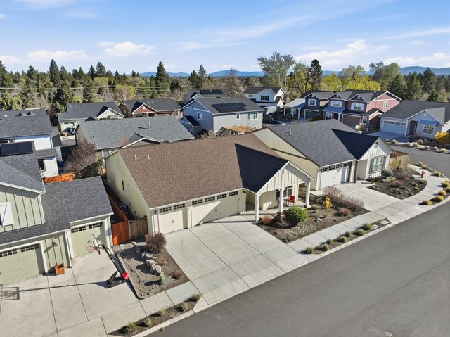 1227 NE Hoover Loop, Bend, OR 97701