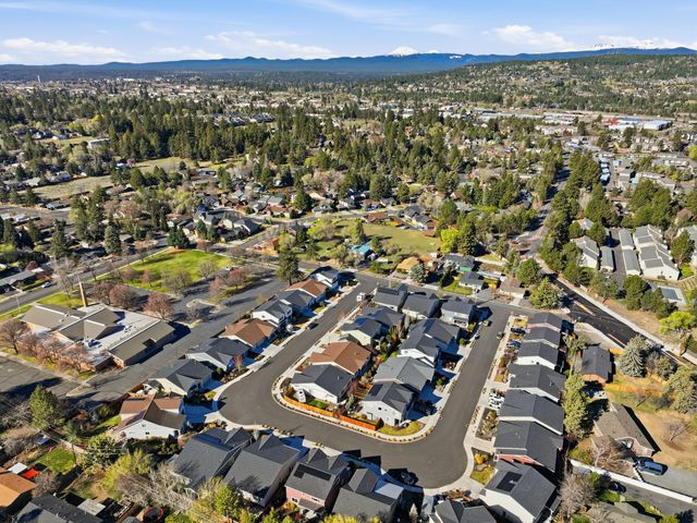 1227 NE Hoover Loop, Bend, OR 97701