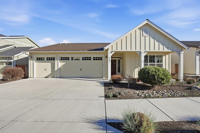 1227 NE Hoover Loop, Bend, OR 97701