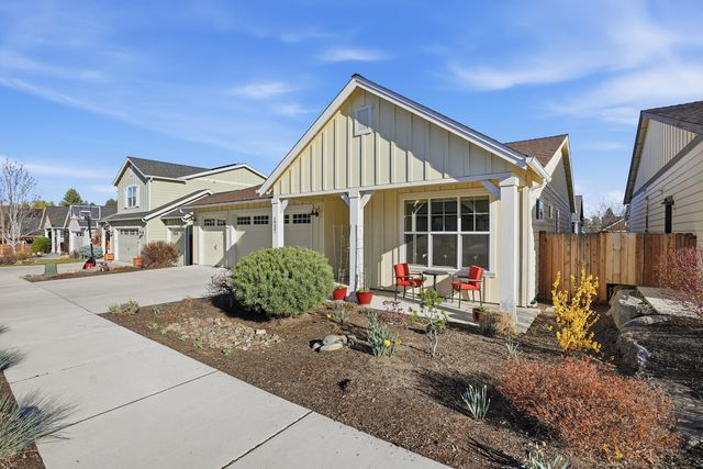 1227 NE Hoover Loop, Bend, OR 97701