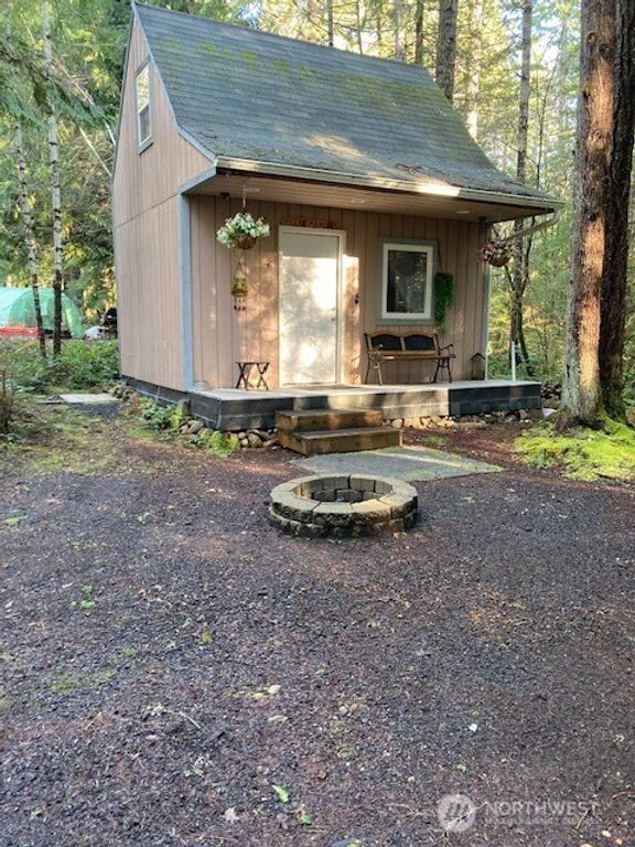 320 N Mt Jupiter Drive, Hoodsport, WA 98548