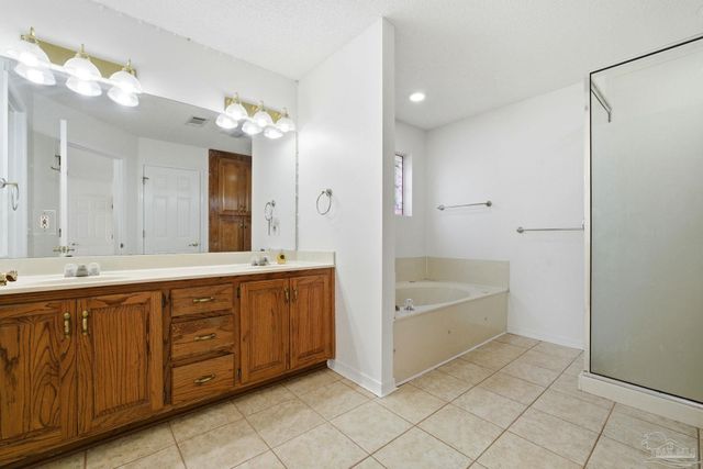 3745 Saddle Club Cir, Pace, FL 32571