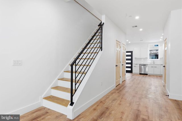 458 W EARLHAM TER, Philadelphia, PA 19144
