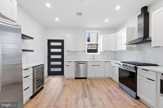 458 W EARLHAM TER, Philadelphia, PA 19144
