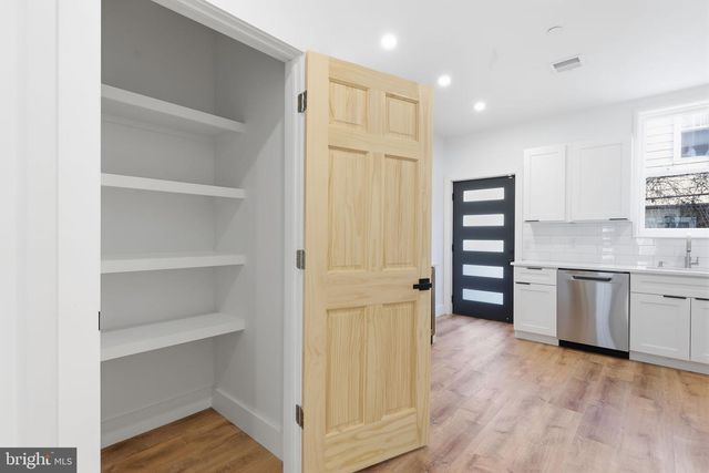 458 W EARLHAM TER, Philadelphia, PA 19144