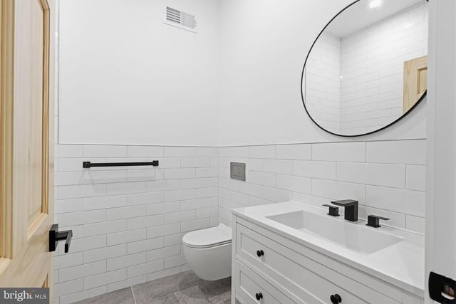 458 W EARLHAM TER, Philadelphia, PA 19144