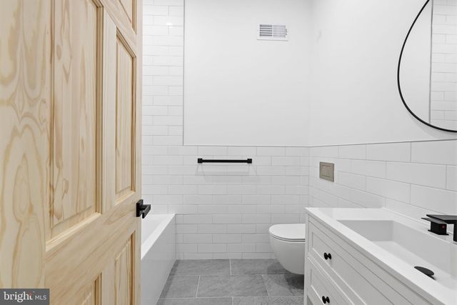 458 W EARLHAM TER, Philadelphia, PA 19144