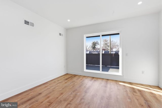 458 W EARLHAM TER, Philadelphia, PA 19144