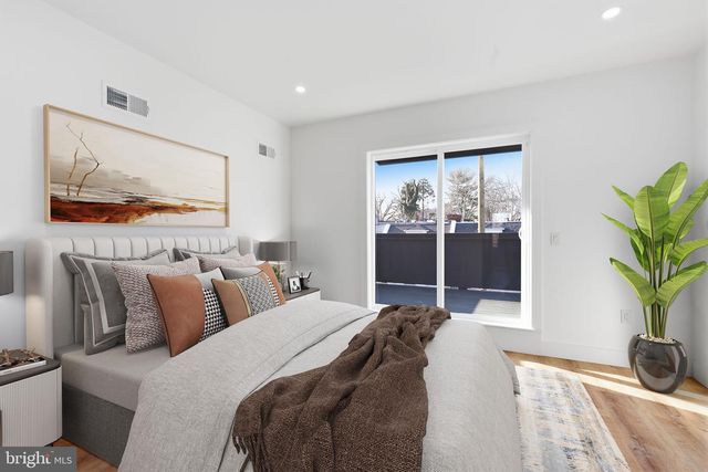 458 W EARLHAM TER, Philadelphia, PA 19144