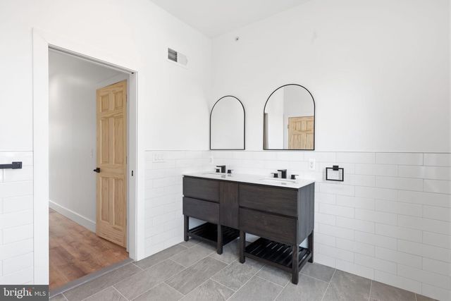 458 W EARLHAM TER, Philadelphia, PA 19144