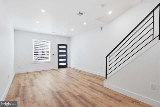 458 W EARLHAM TER, Philadelphia, PA 19144