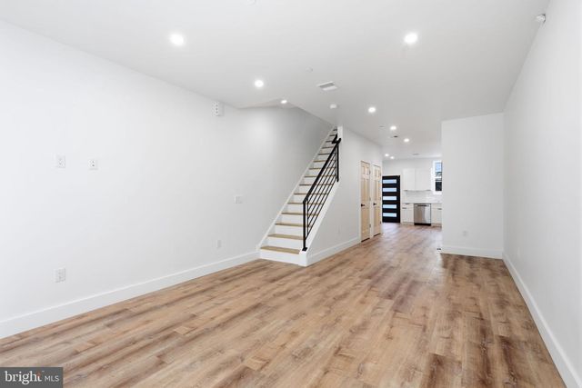 458 W EARLHAM TER, Philadelphia, PA 19144