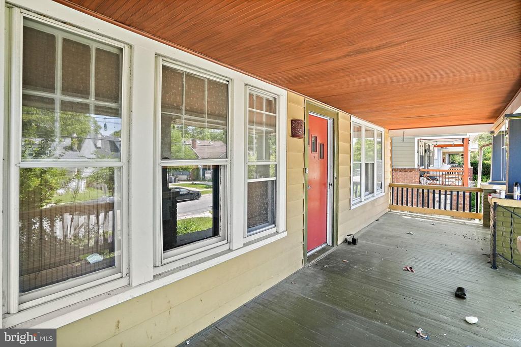 Image 4 of property listing at 5507 40TH AVE, Hyattsville, MD 20781