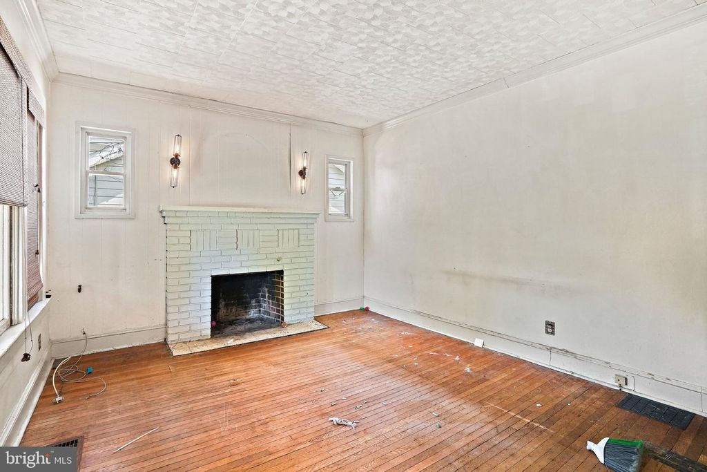 Image 7 of property listing at 5507 40TH AVE, Hyattsville, MD 20781