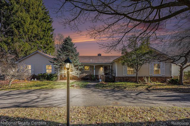 9494 Sashabaw Road, Independence Charter Township, MI 48348