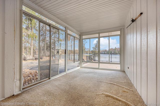 9494 Sashabaw Road, Independence Charter Township, MI 48348