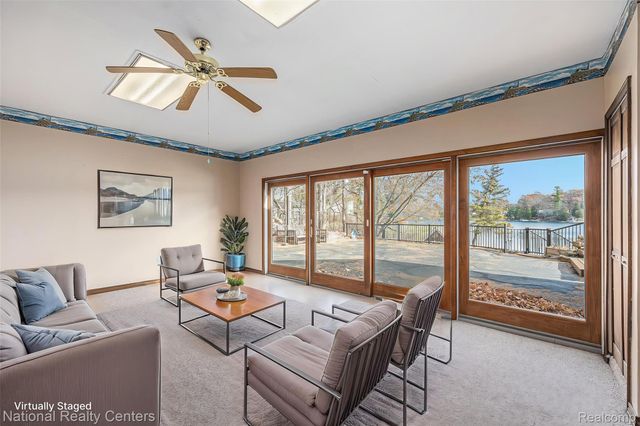 9494 Sashabaw Road, Independence Charter Township, MI 48348