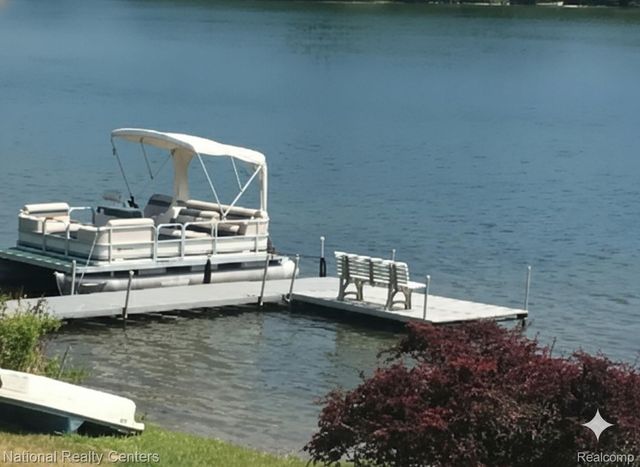 9494 Sashabaw Road, Independence Charter Township, MI 48348