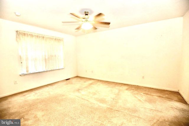 8 WINTERBERRY RD, Egg Harbor Township, NJ 08234