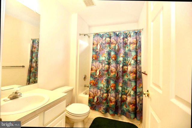 8 WINTERBERRY RD, Egg Harbor Township, NJ 08234