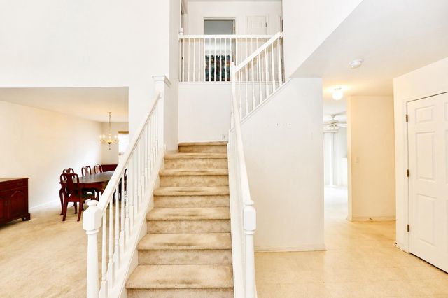 8 WINTERBERRY RD, Egg Harbor Township, NJ 08234