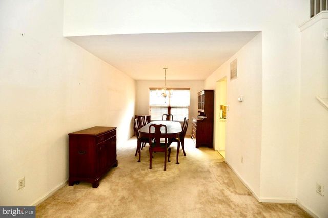 8 WINTERBERRY RD, Egg Harbor Township, NJ 08234