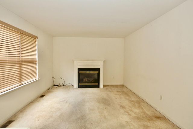 8 WINTERBERRY RD, Egg Harbor Township, NJ 08234