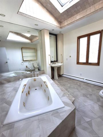 342 Everard Street, Dix Hills, NY 11746