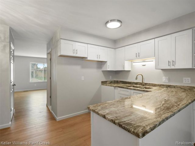 29448 El Dorado Plaza, Warren, MI 48088