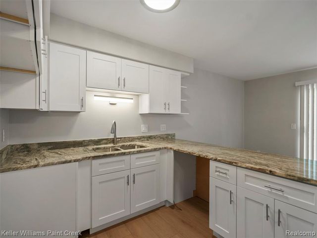 29448 El Dorado Plaza, Warren, MI 48088