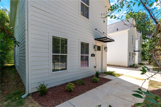 810 S Wood Avenue, Fayetteville, AR 72701
