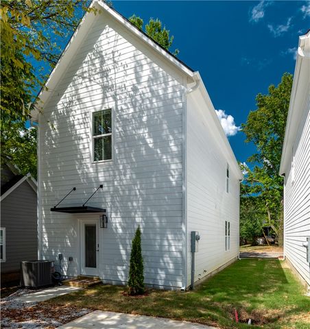 810 S Wood Avenue, Fayetteville, AR 72701