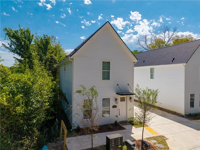 810 S Wood Avenue, Fayetteville, AR 72701