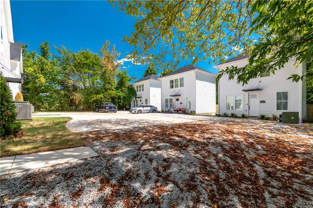 810 S Wood Avenue, Fayetteville, AR 72701