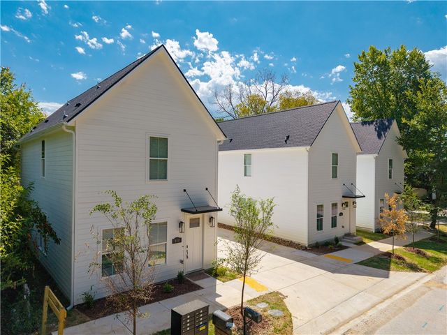 810 S Wood Avenue, Fayetteville, AR 72701
