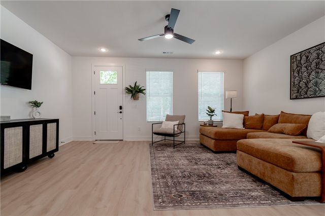 810 S Wood Avenue, Fayetteville, AR 72701