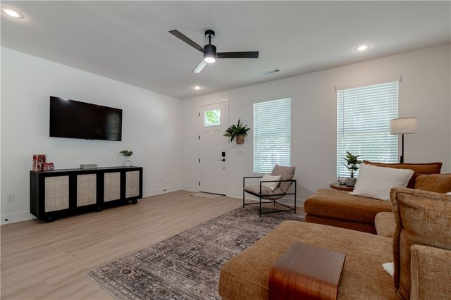 810 S Wood Avenue, Fayetteville, AR 72701