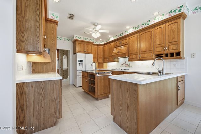 2332 FIDDLERS Lane, Atlantic Beach, FL 32233