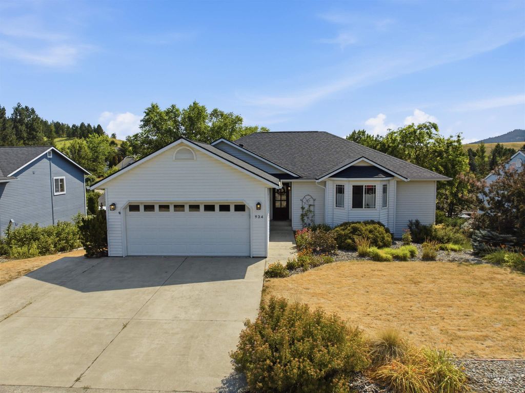 934 Shoshone St, Moscow, ID 83843 photo 1